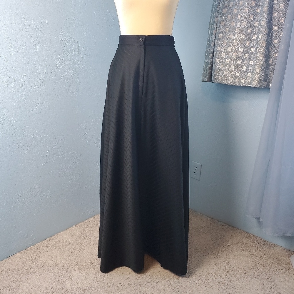 Vintage black maxi skirt D64